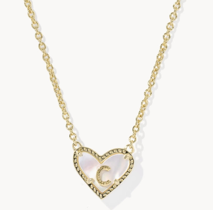 KENDRA SCOTT- Heart Gold Letter Pendant Necklace in Ivory Mother of Pearl