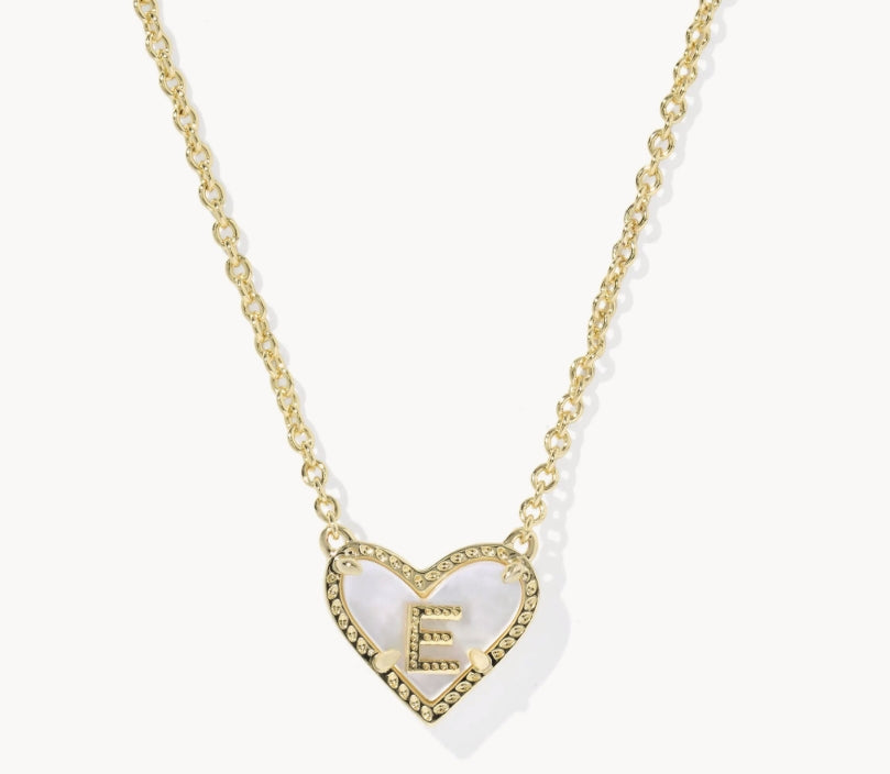 KENDRA SCOTT- Heart Gold Letter Pendant Necklace in Ivory Mother of Pearl