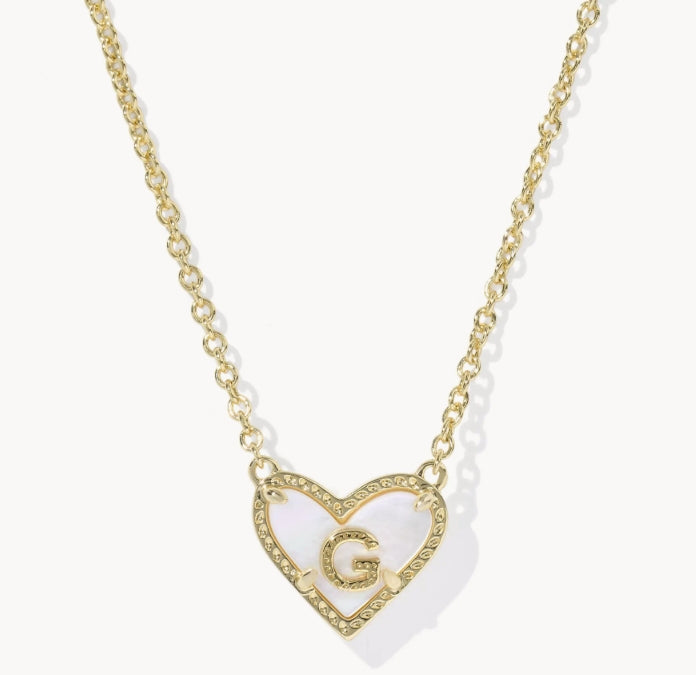 KENDRA SCOTT- Heart Gold Letter Pendant Necklace in Ivory Mother of Pearl