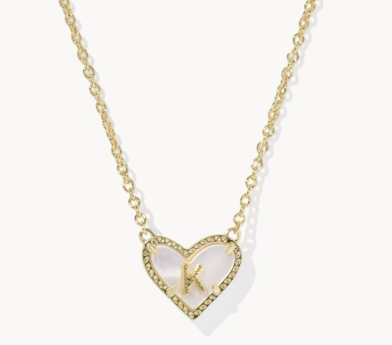 KENDRA SCOTT- Heart Gold Letter Pendant Necklace in Ivory Mother of Pearl