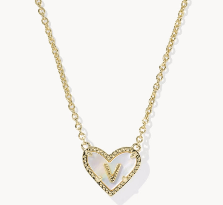 KENDRA SCOTT- Heart Gold Letter Pendant Necklace in Ivory Mother of Pearl