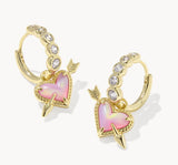 KENDRA SCOTT- Ari Gold Heart Arrow Huggie Earrings in Pink Opal Resin