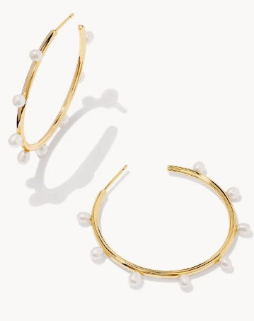 KENDRA SCOTT- Leighton Gold Pearl Hoop Earrings in White Pearl